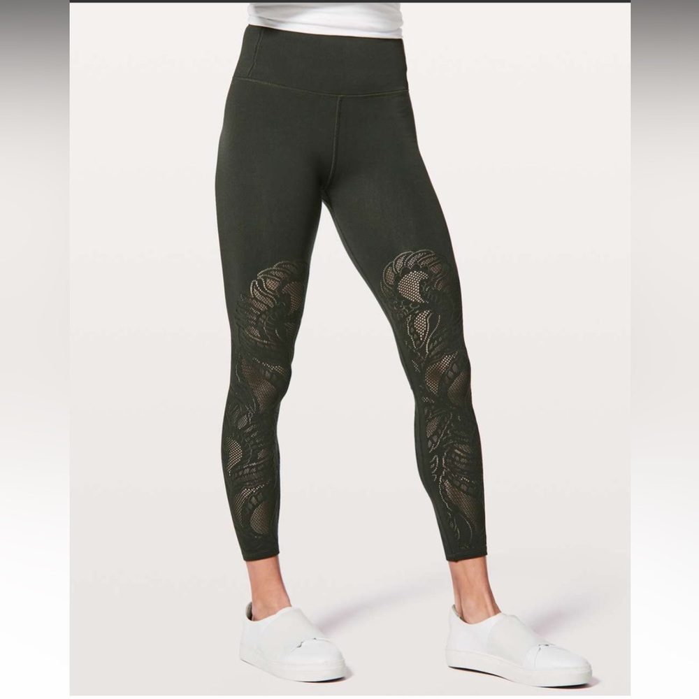 Lululemon Reveal Tight Lattice Paisley 28” in Evergreen Size 4